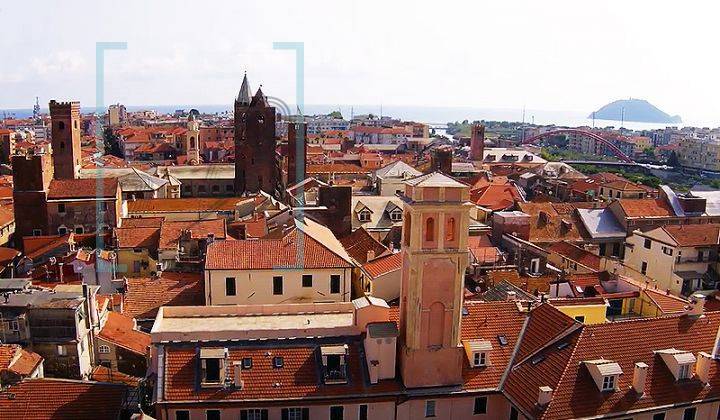 Box o garage in vendita a Albenga, Centro