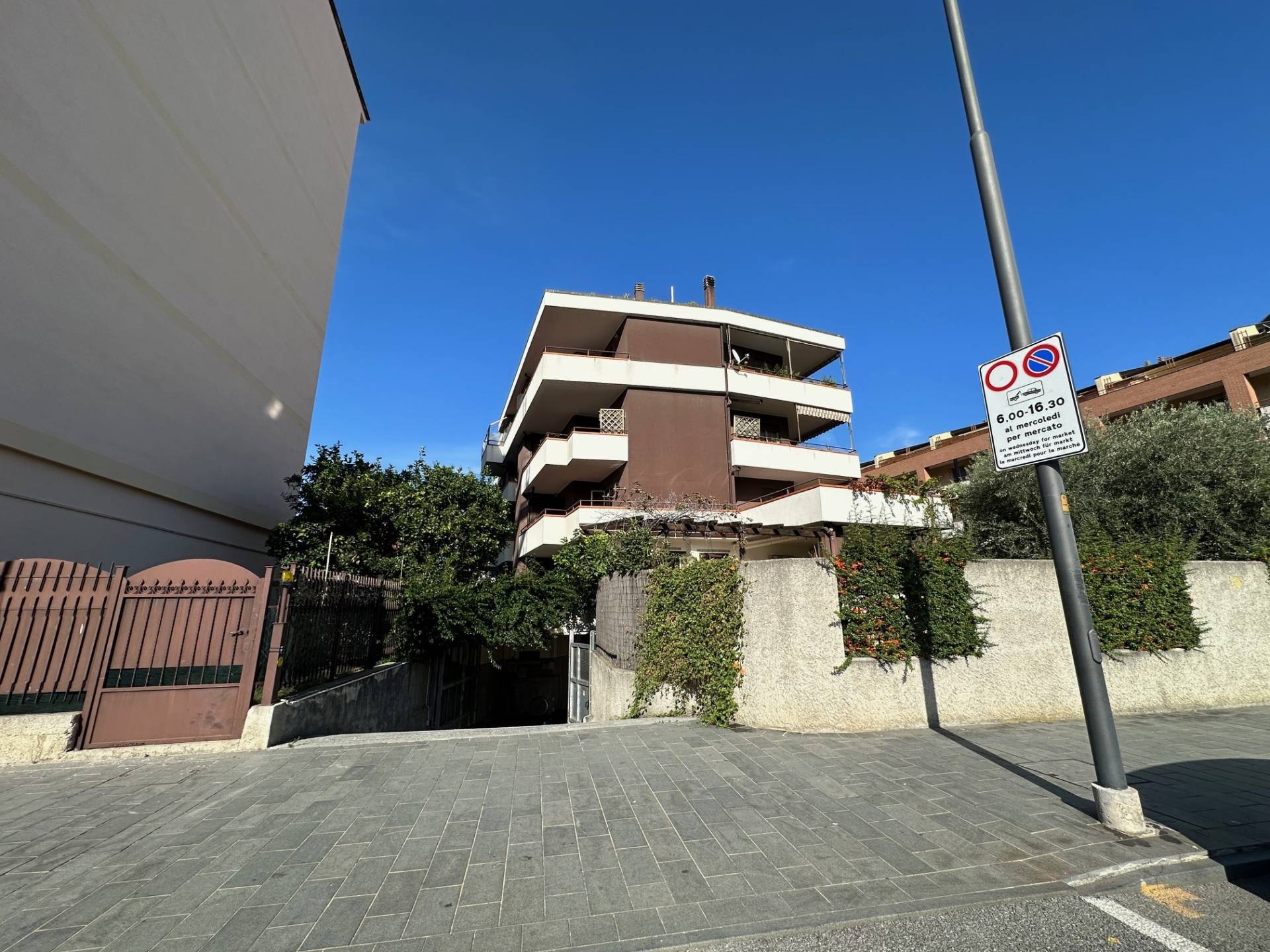 Box o garage in vendita a Albenga