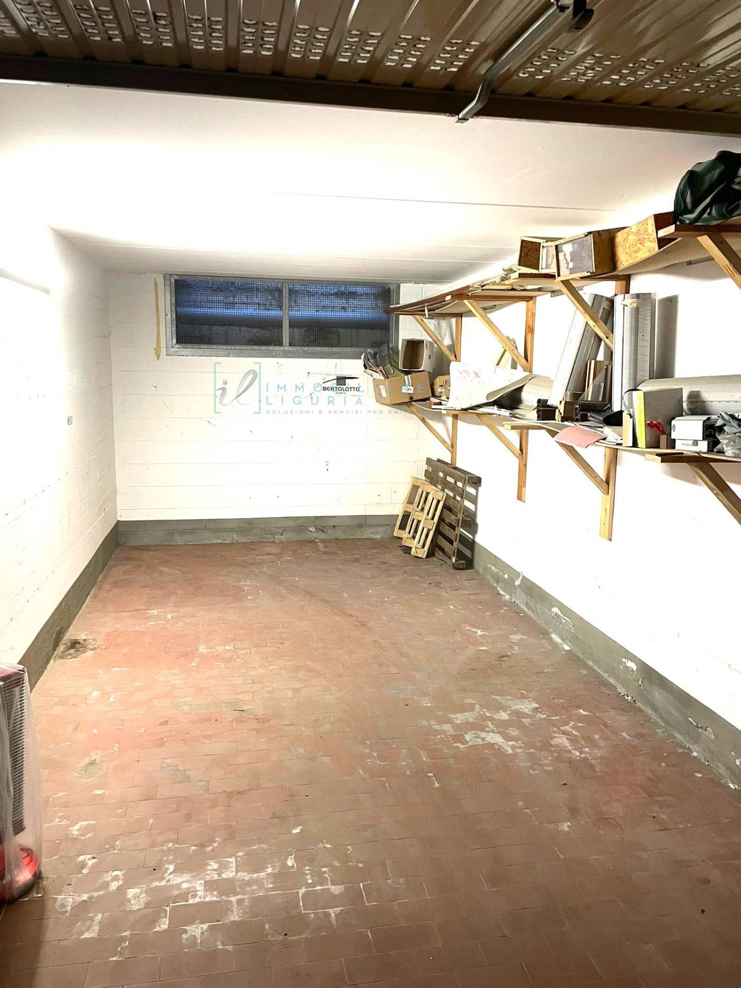 Box o garage in vendita a Albenga, Centro