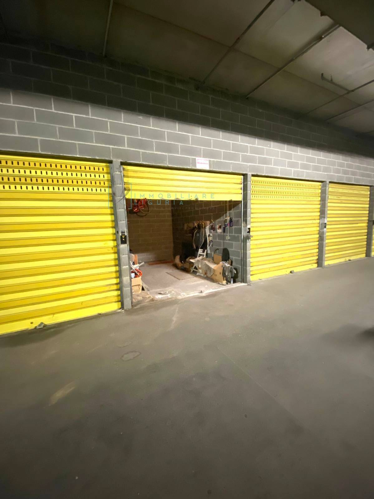 Box o garage in vendita a Albenga