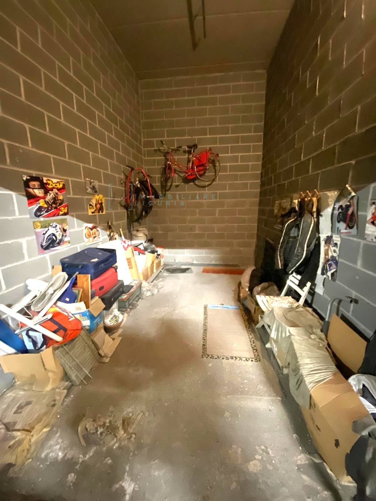Box o garage in vendita a Albenga