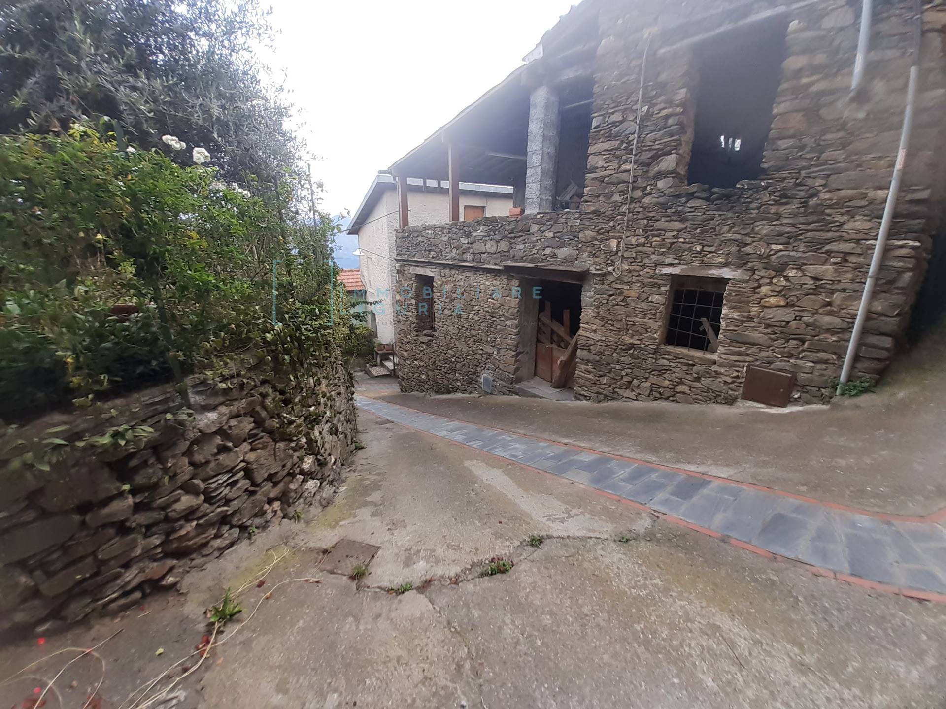 Rustico in vendita a Borghetto d'Arroscia, Gavenola