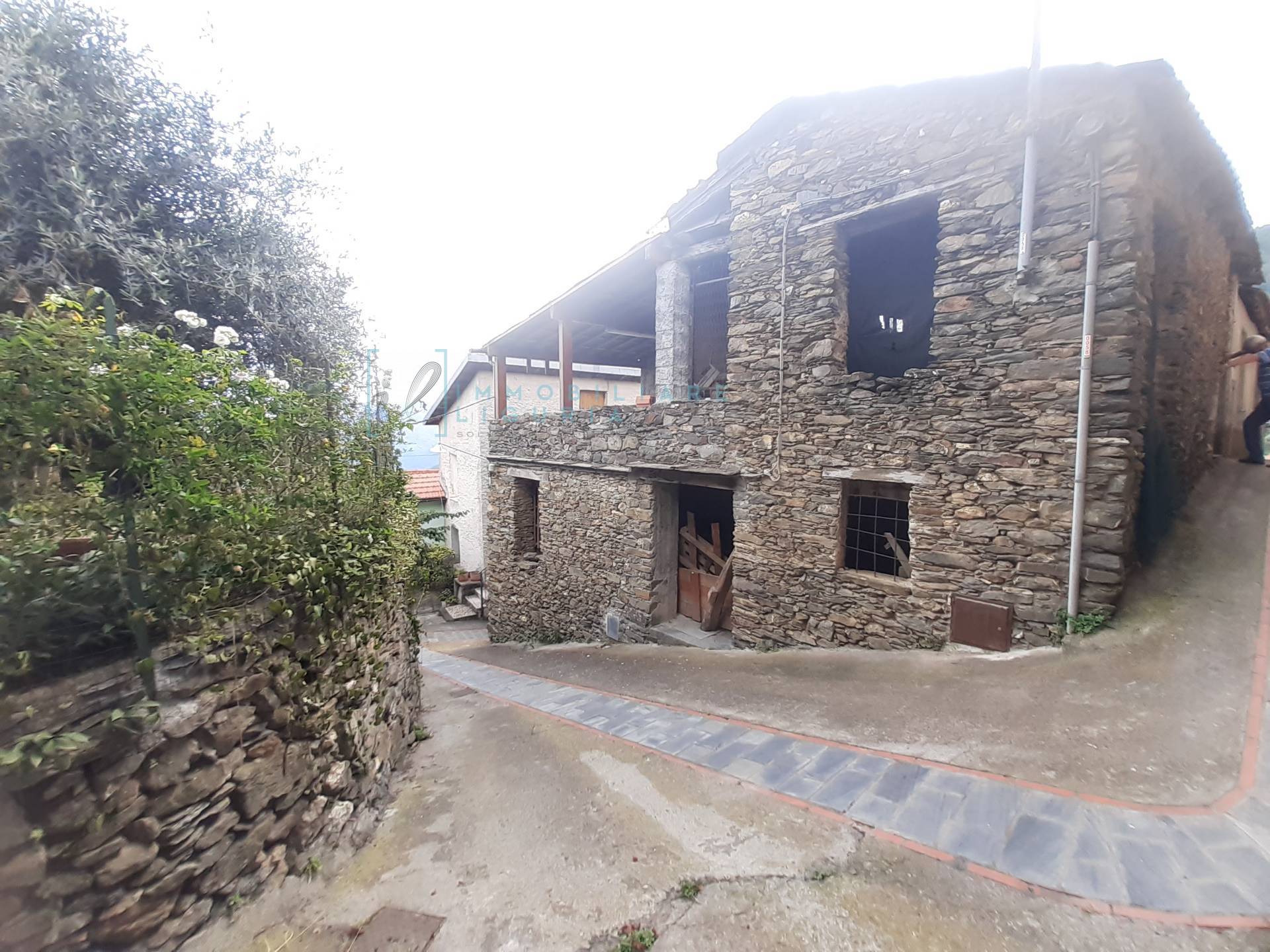 Rustico in vendita a Borghetto d'Arroscia, Gavenola