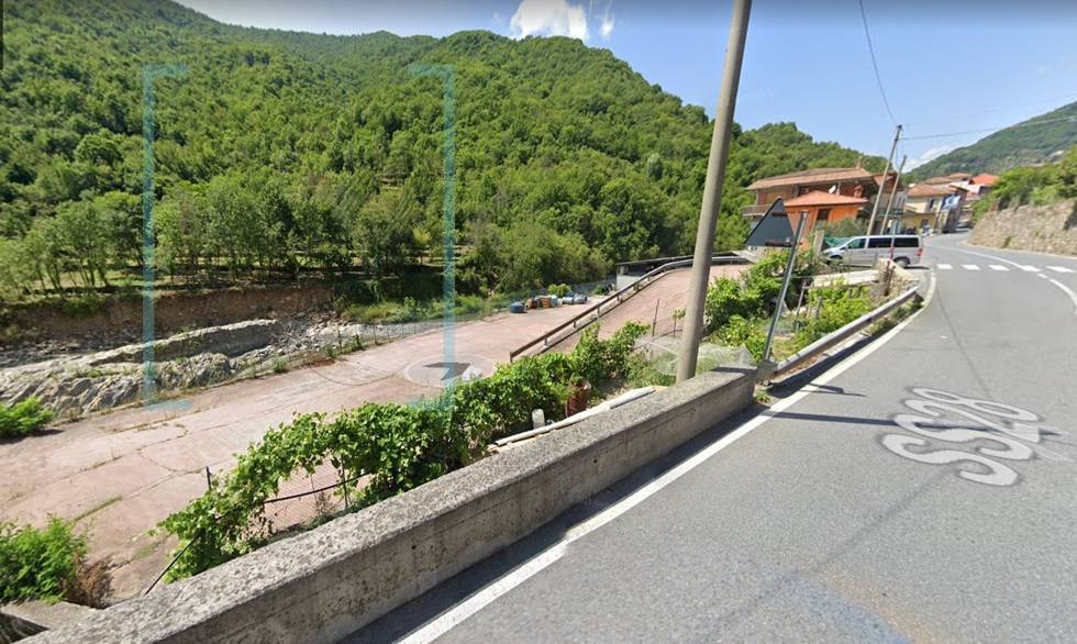 Locale commerciale in vendita a Pieve di Teco