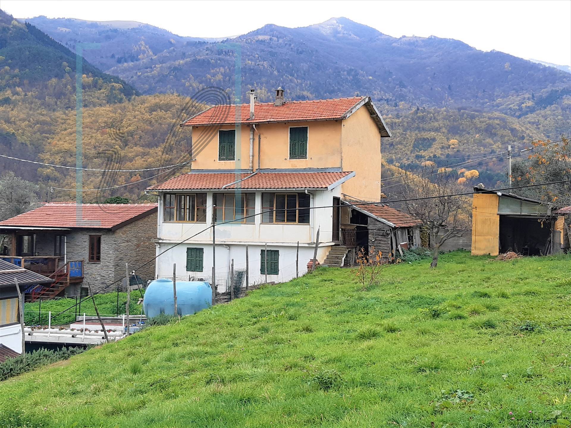 Rustico in vendita a Pornassio, Villa