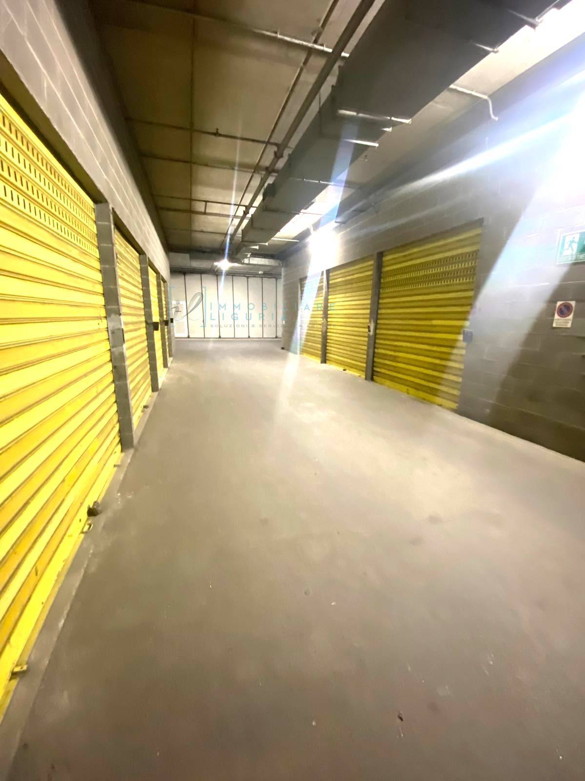 Box o garage in vendita a Albenga