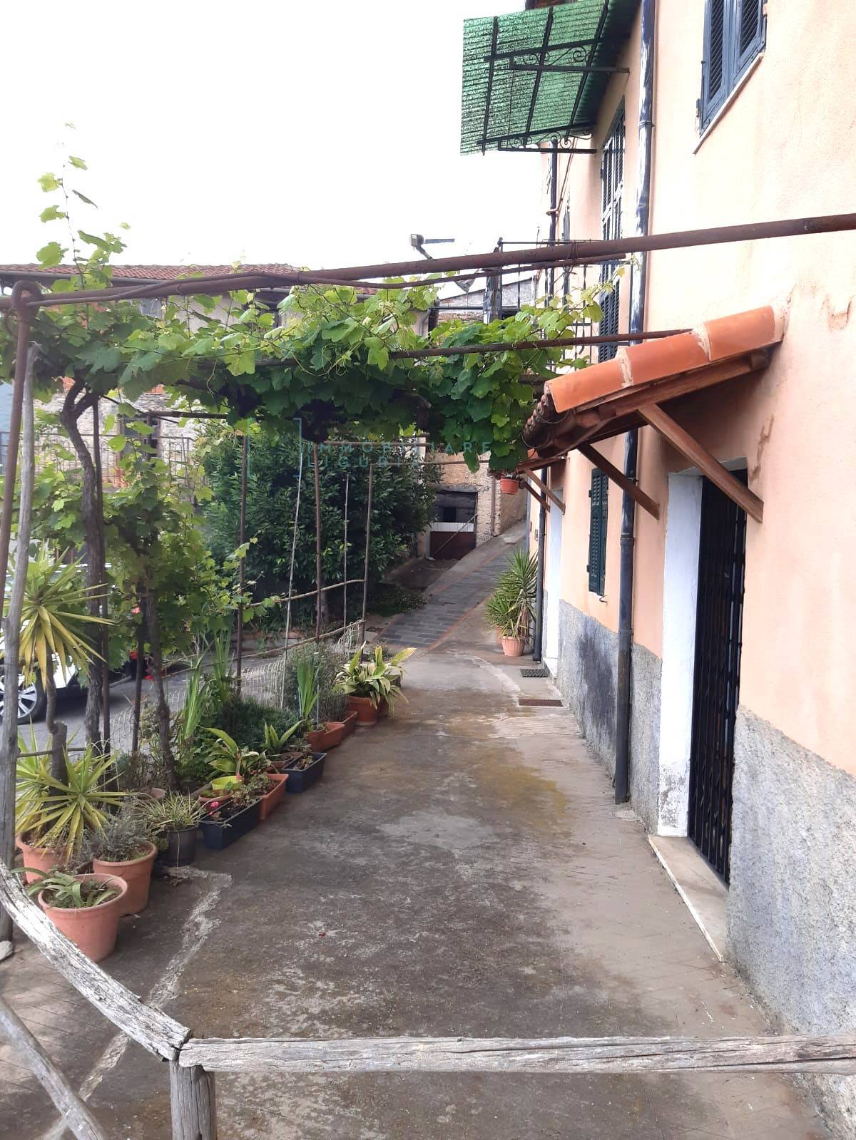 Rustico in vendita a Borghetto d'Arroscia, Gazzo