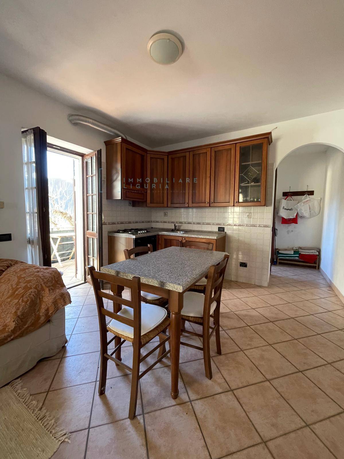 Rustico in vendita a Pieve di Teco, Trovasta