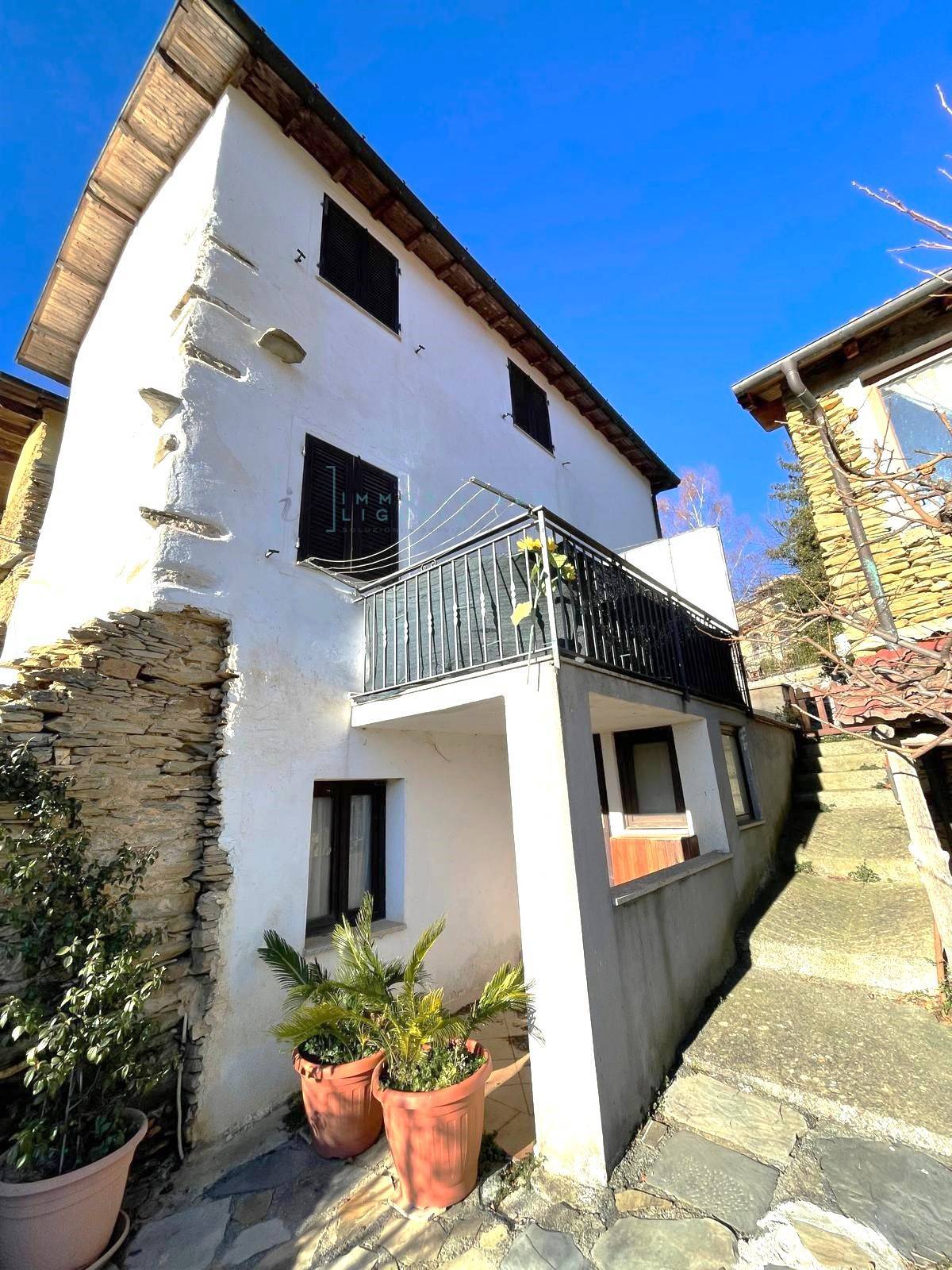 Rustico in vendita a Pieve di Teco, Trovasta