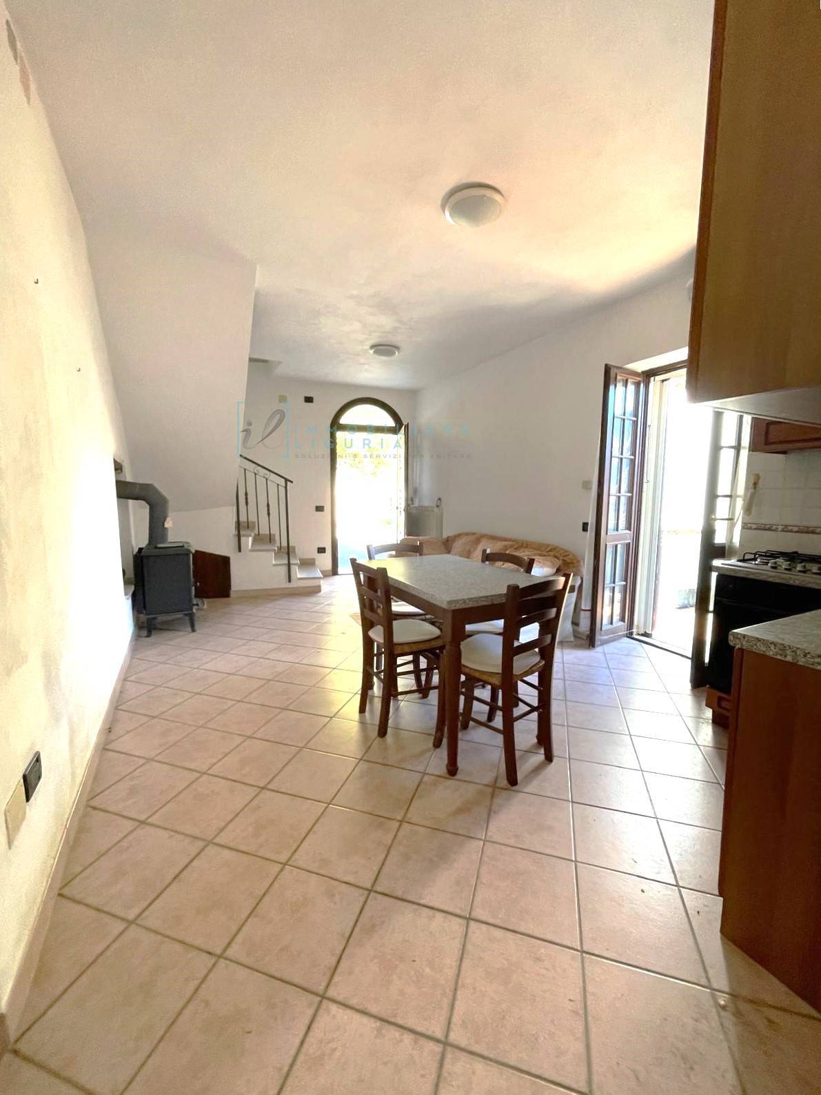 Rustico in vendita a Pieve di Teco, Trovasta