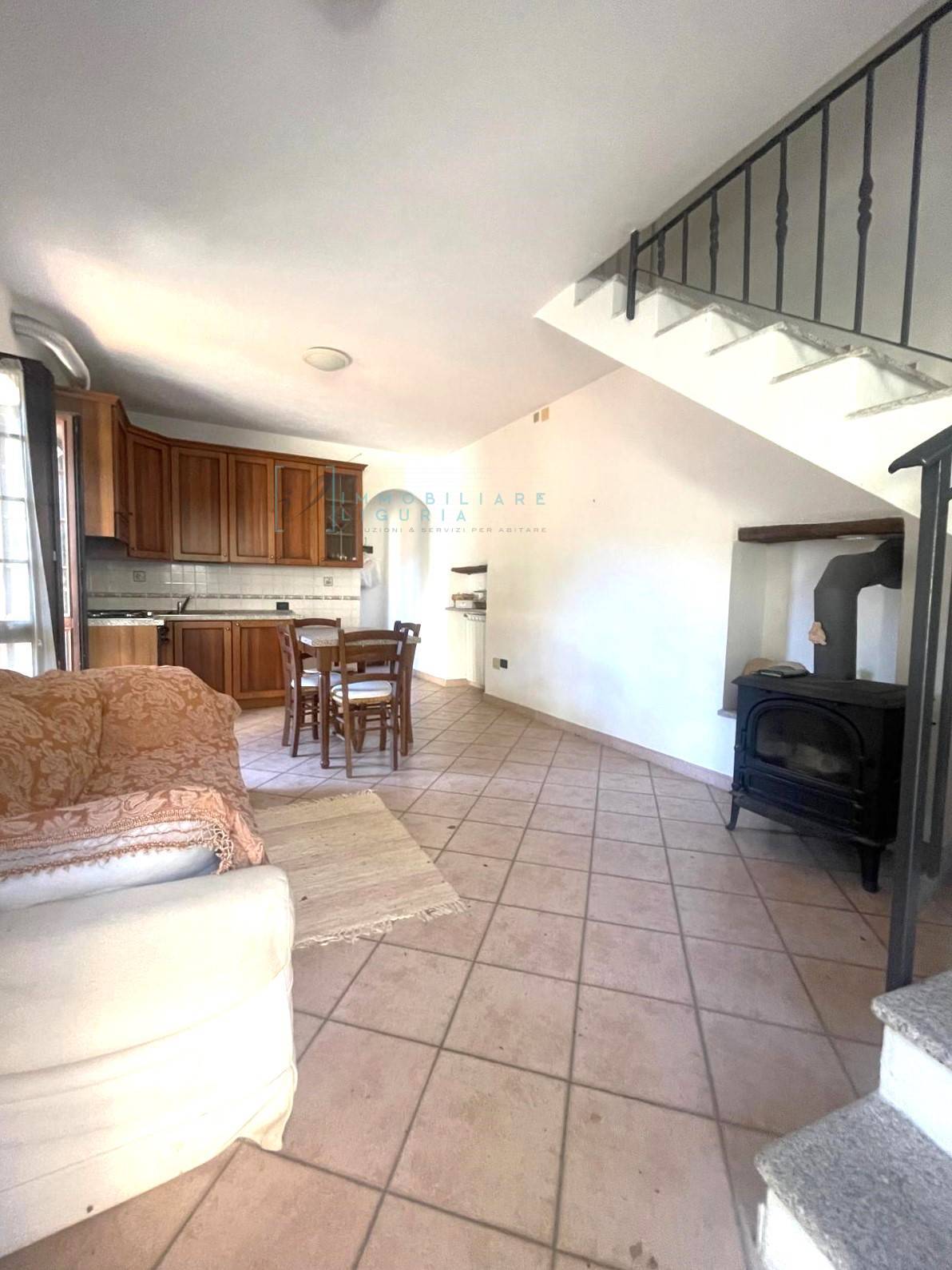 Rustico in vendita a Pieve di Teco, Trovasta