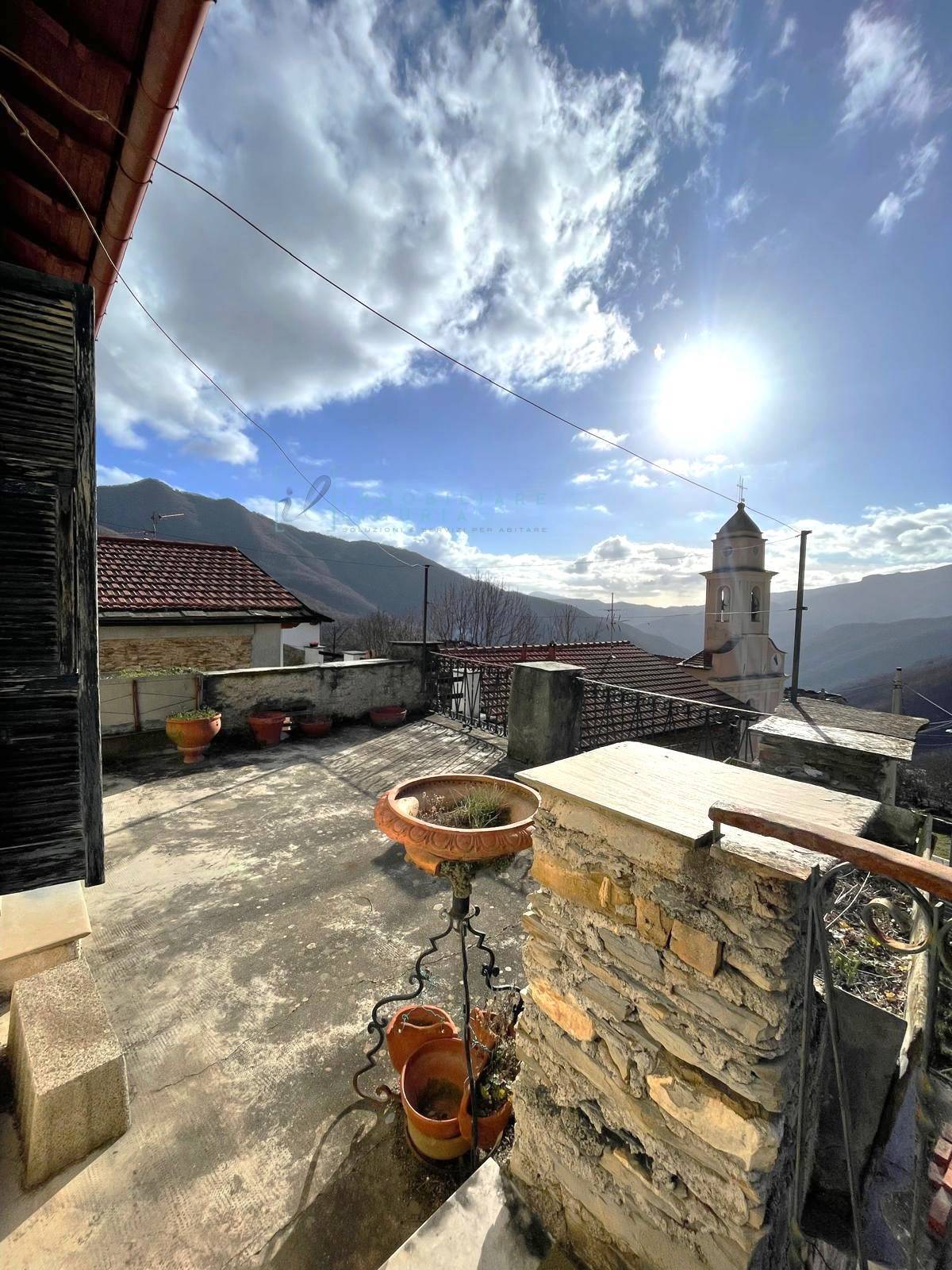 Rustico in vendita a Pieve di Teco, Trovasta