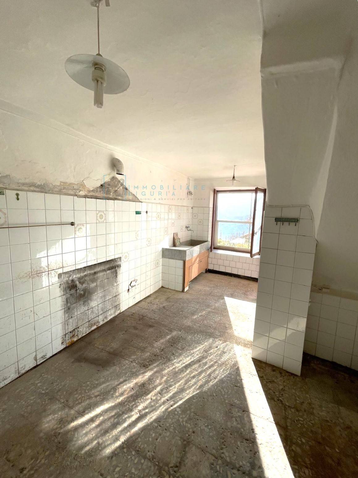 Rustico in vendita a Pieve di Teco, Trovasta