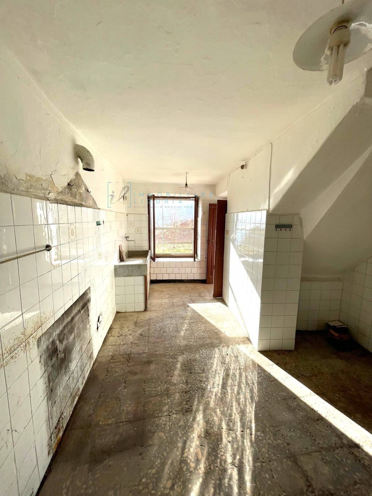 Rustico in vendita a Pieve di Teco, Trovasta