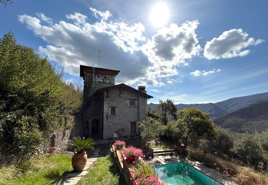 Villa in vendita a Pieve di Teco, Lovegno