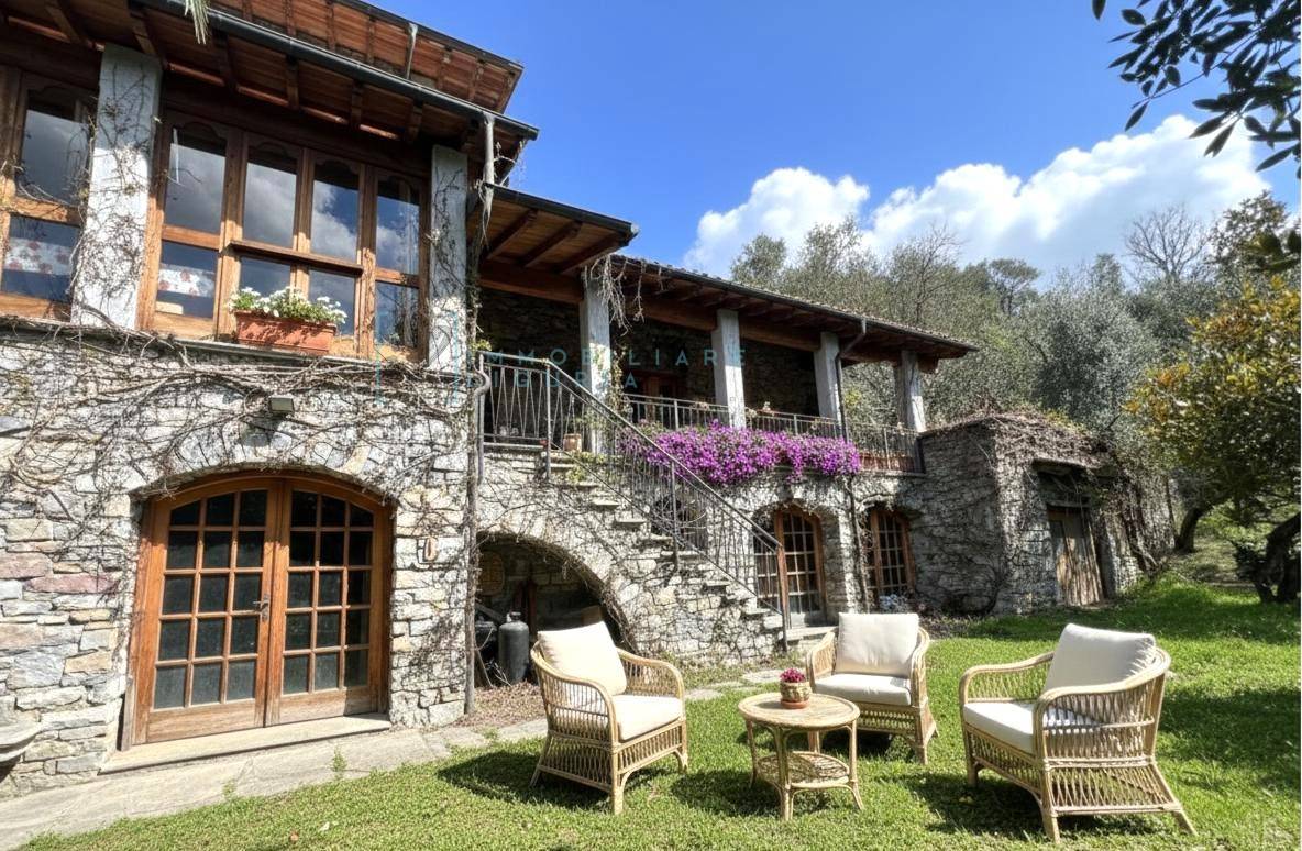 Villa in vendita a Pieve di Teco, Lovegno