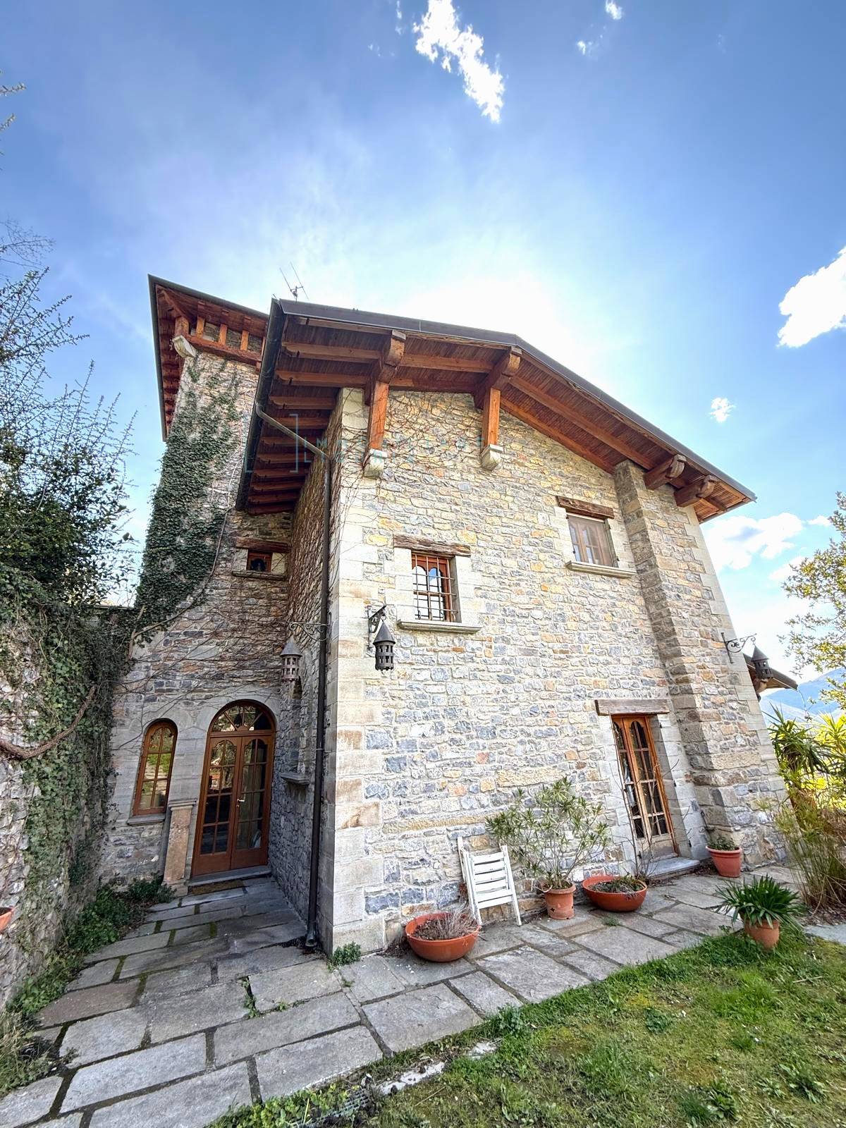 Villa in vendita a Pieve di Teco, Lovegno