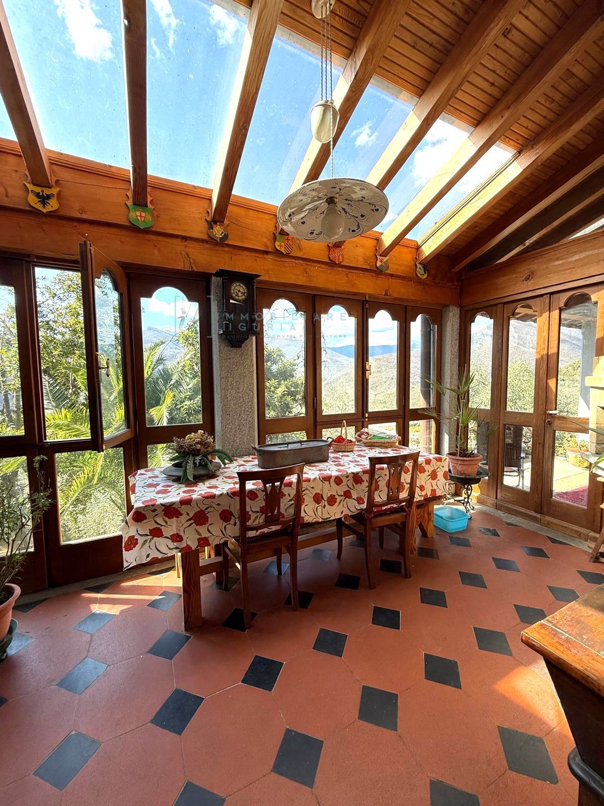 Villa in vendita a Pieve di Teco, Lovegno