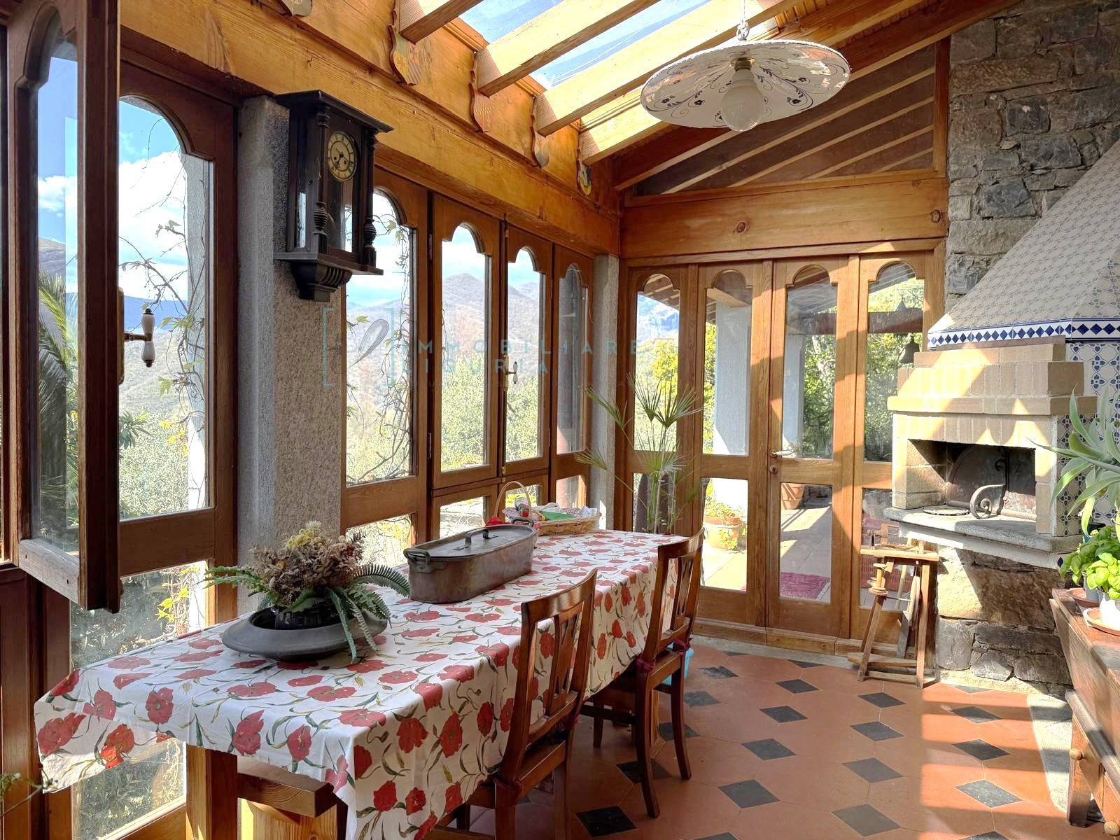 Villa in vendita a Pieve di Teco, Lovegno