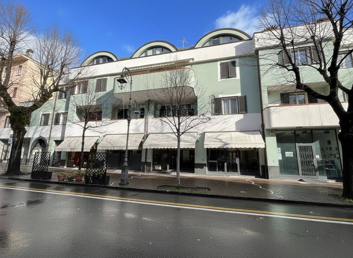 Locale commerciale in vendita a Albenga, Centro