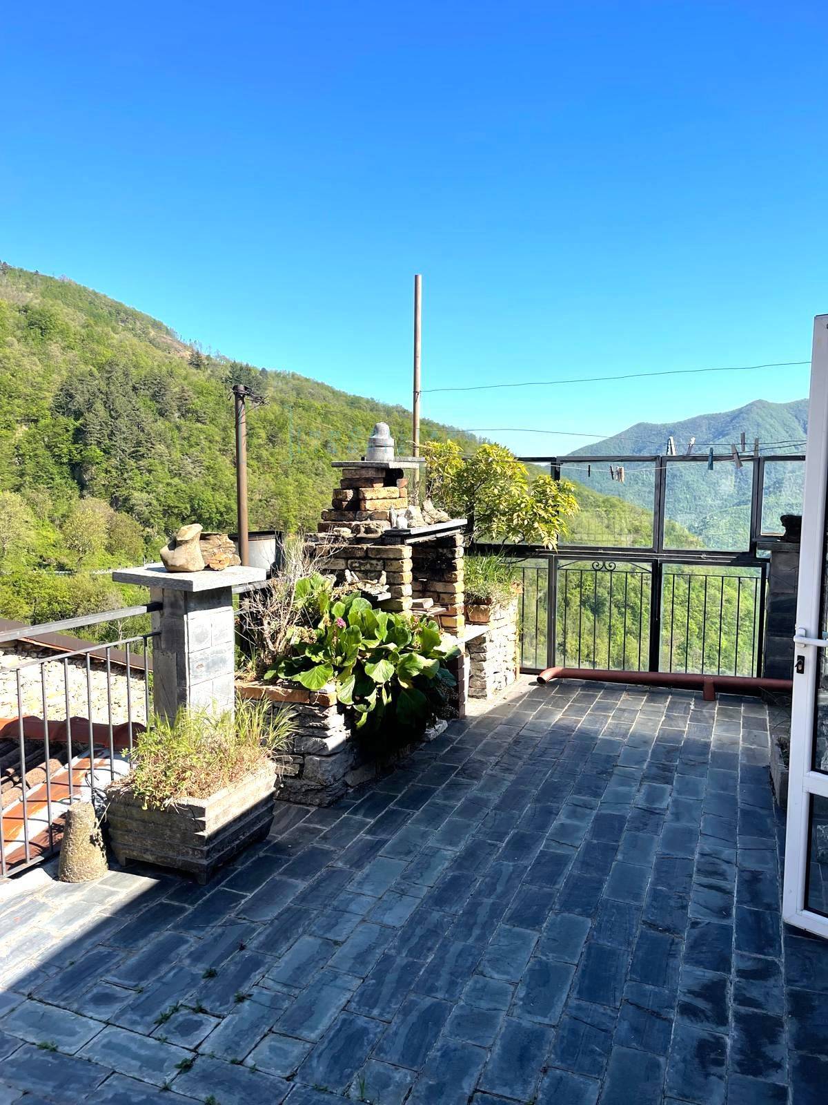 Casa singola in vendita a Pornassio, San Luigi