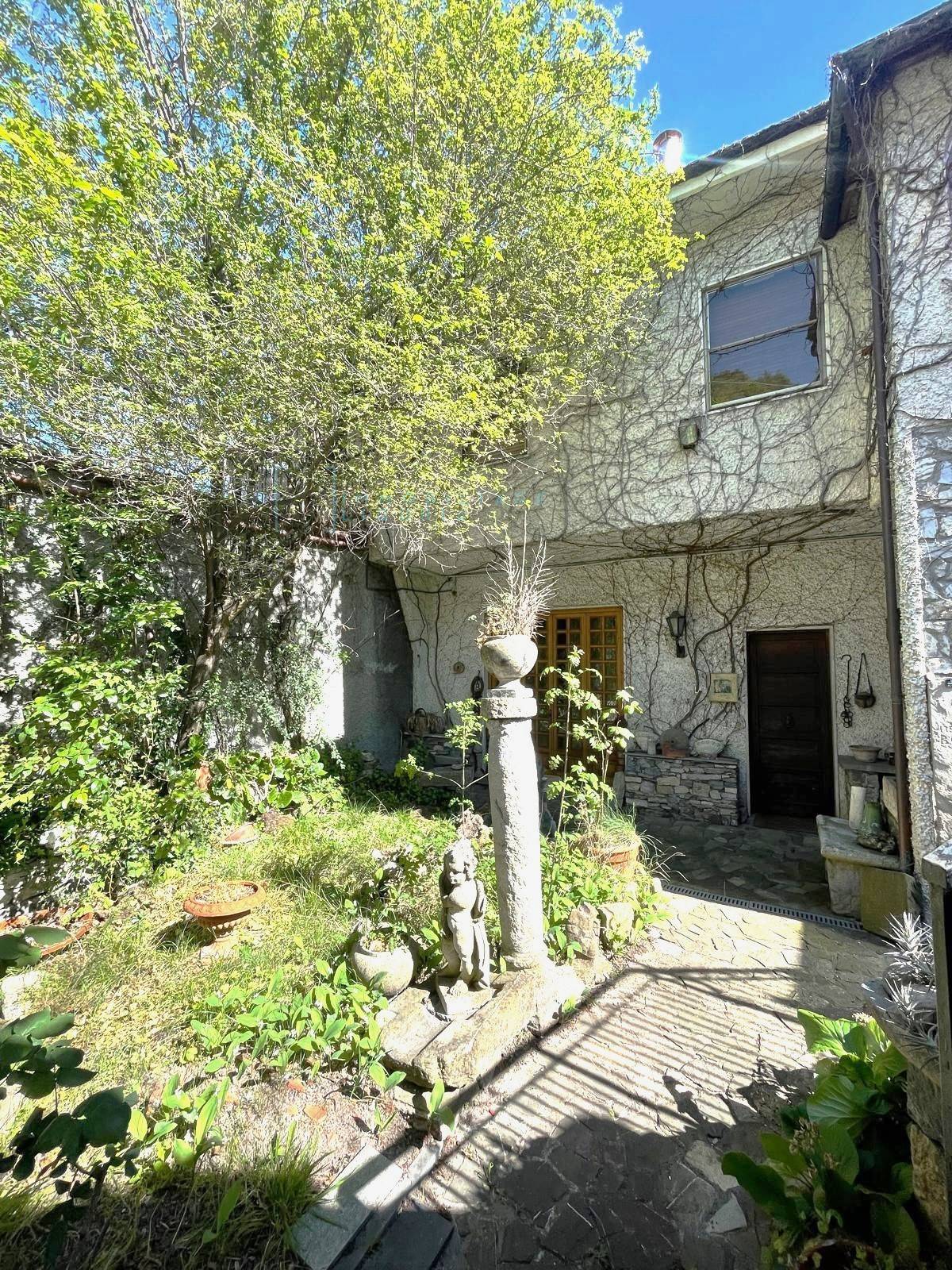 Casa singola in vendita a Pornassio, San Luigi