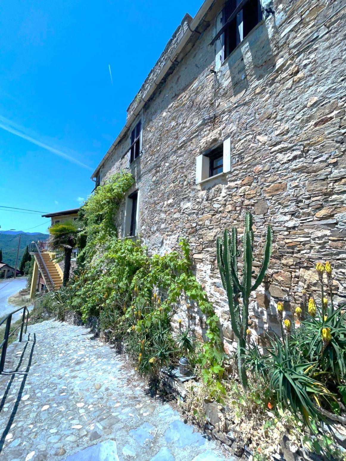 Rustico in vendita a Villanova d'Albenga, Ligo