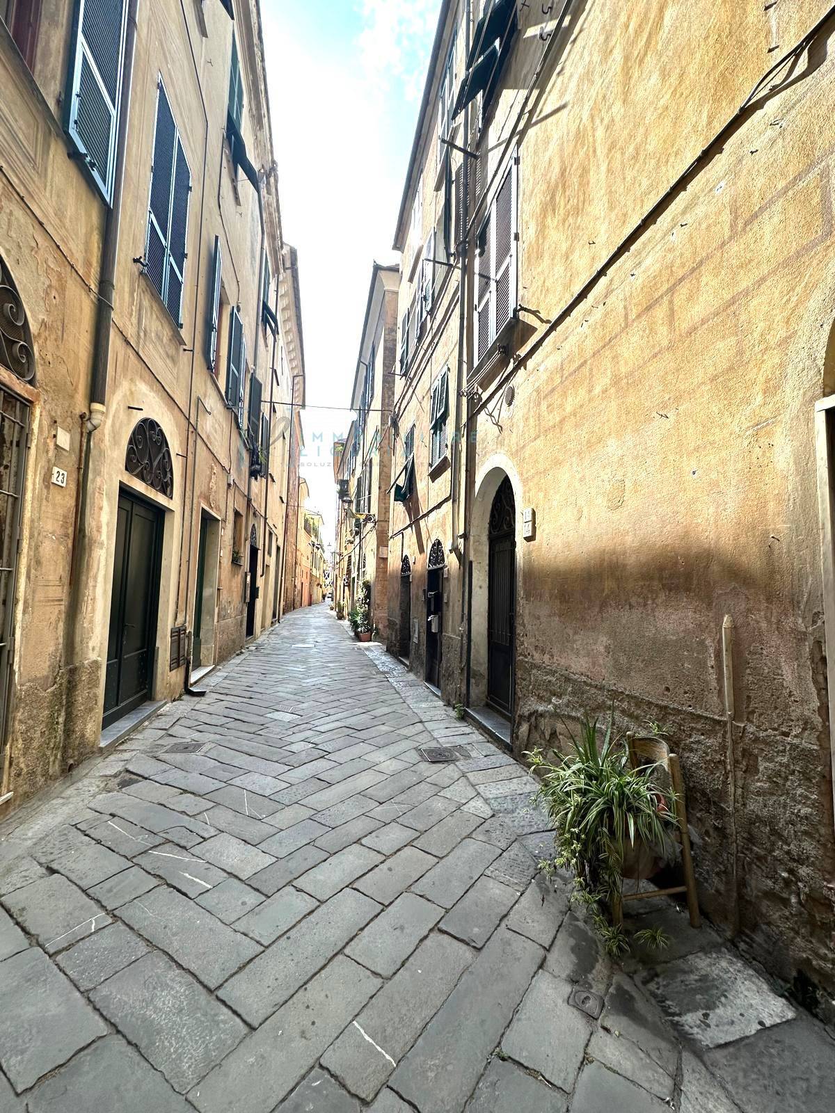 Appartamento in vendita a Albenga, Centro Storico