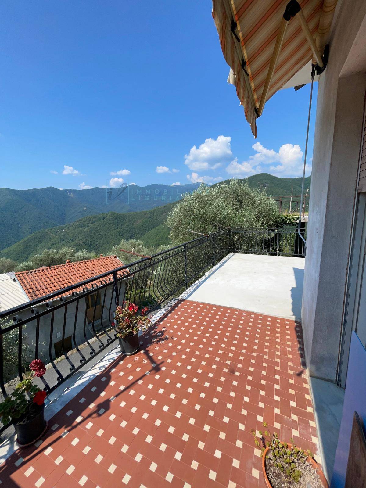 Rustico in vendita a Pieve di Teco, Trovasta