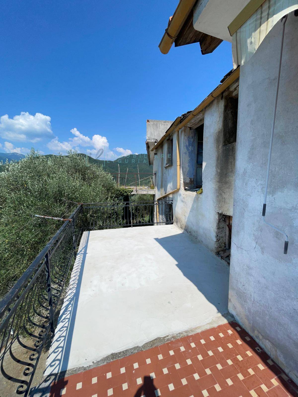 Rustico in vendita a Pieve di Teco, Trovasta