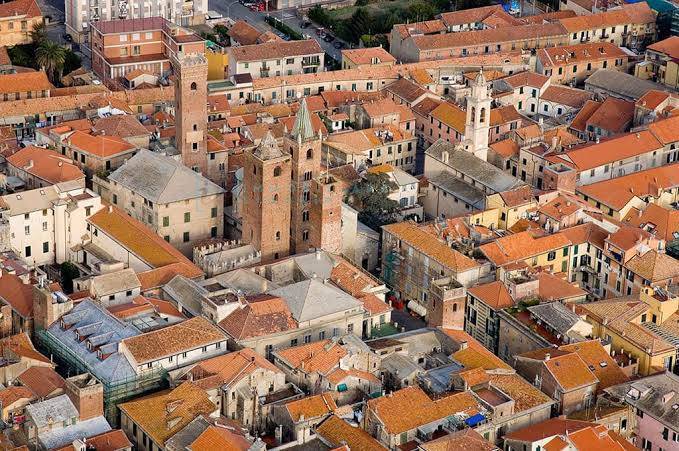 Appartamento in vendita a Albenga, Centro Storico