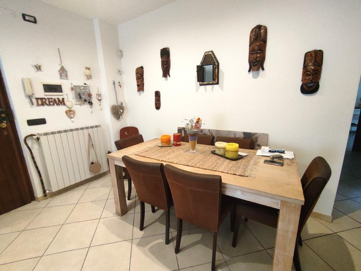 Appartamento con terrazzi, Massa centro