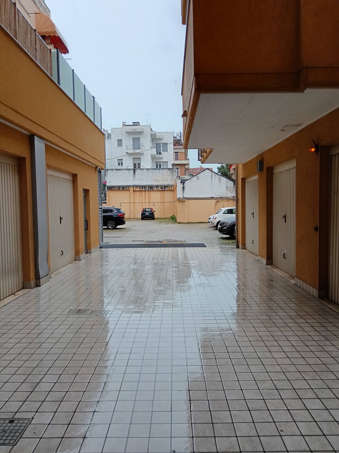 Box o garage in vendita a Pescara, Centro