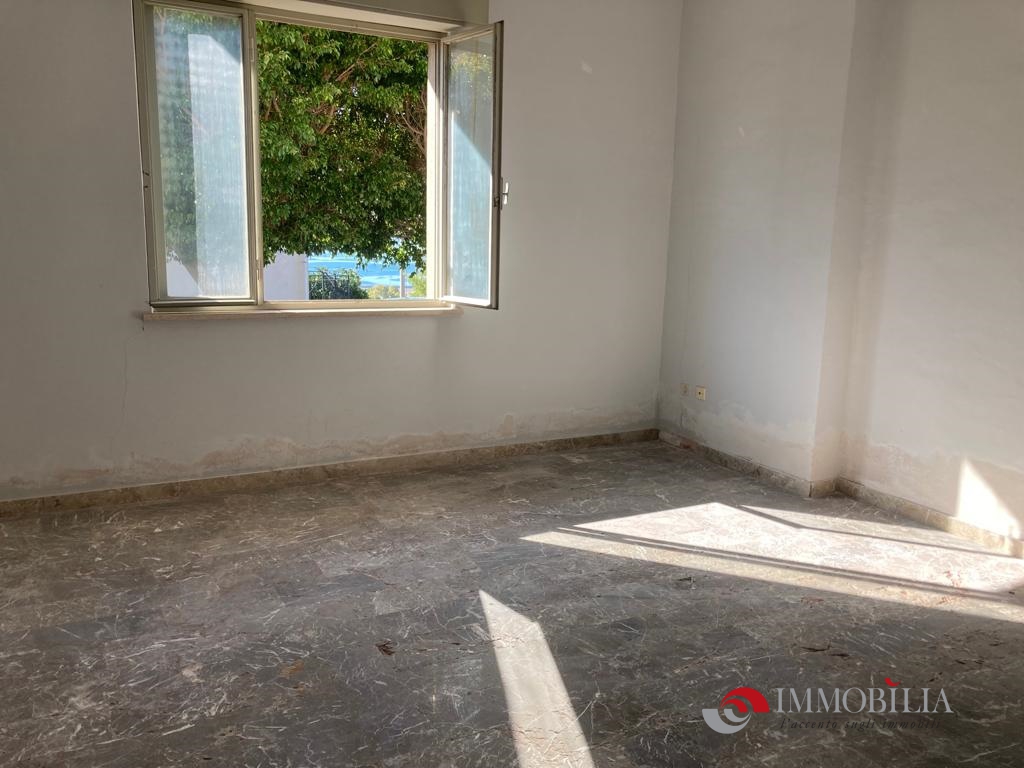 Quadrilocale in vendita a Montebello Ionico