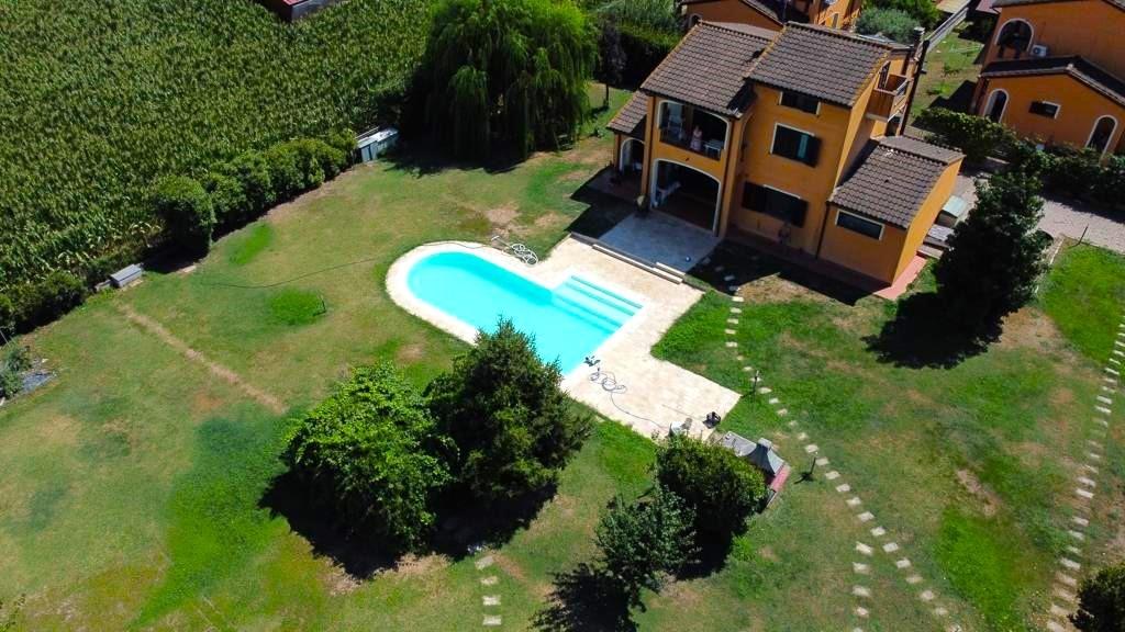 Villa con giardino a Capannori