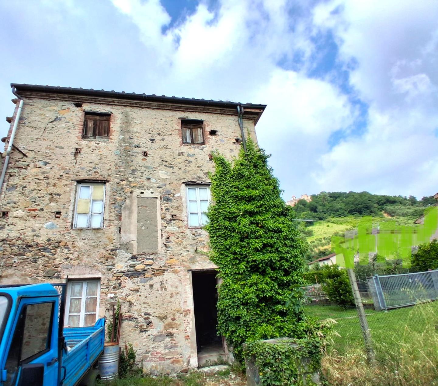Casa indipendente con giardino, Capannori castelvecchio