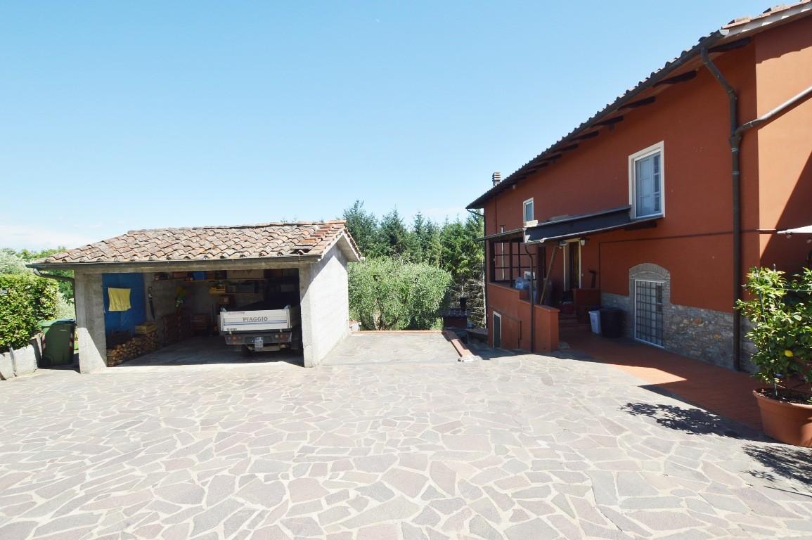 Casa indipendente con giardino, Capannori colle di compito