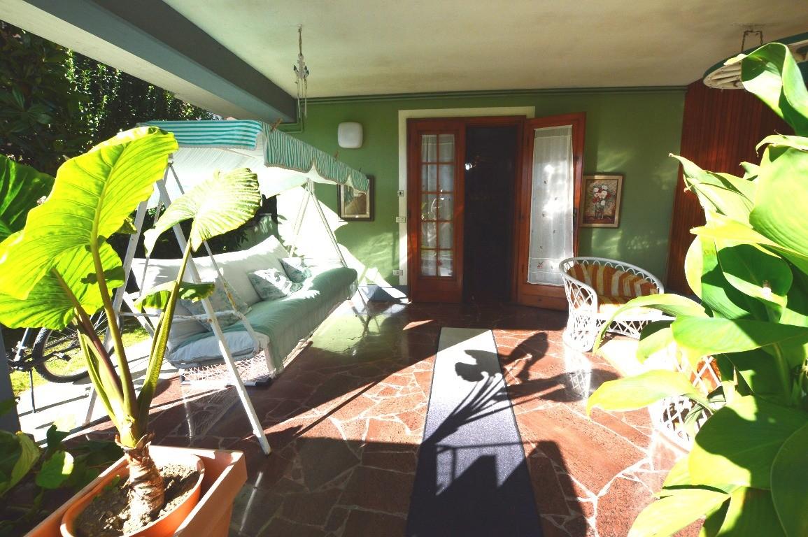 Villa con giardino, Lucca sant'angelo in campo