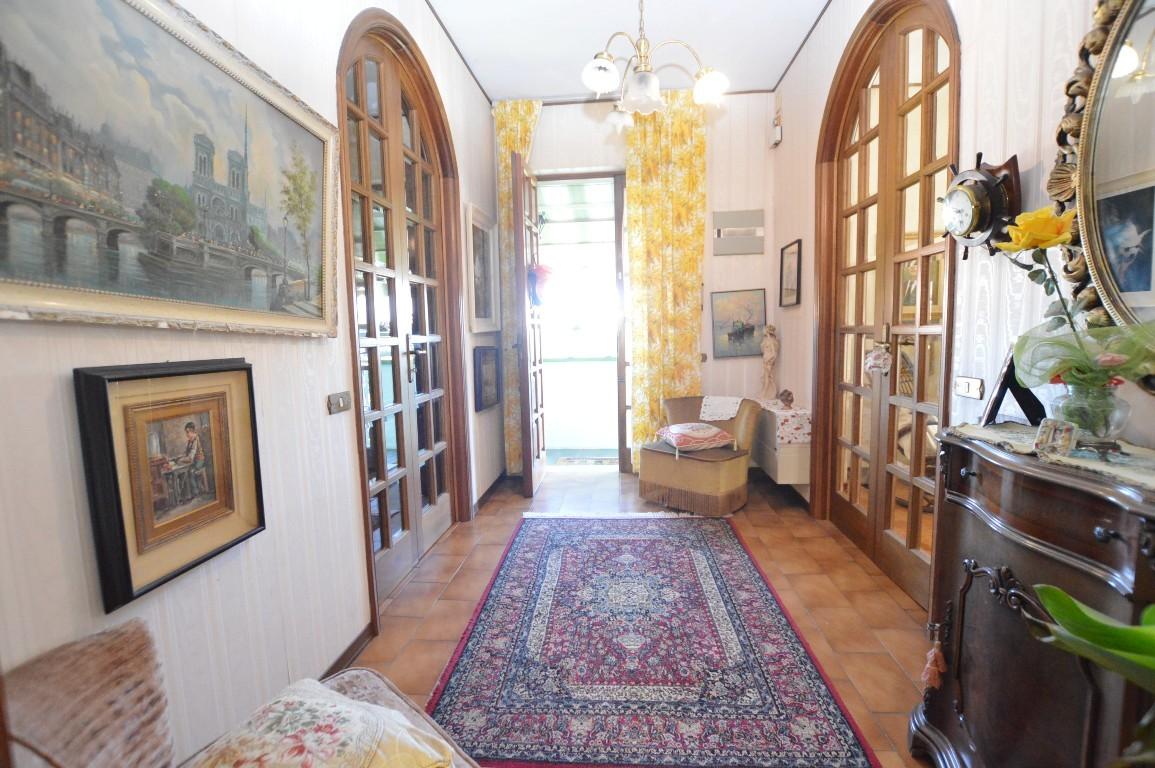 Villa con giardino, Lucca sant'angelo in campo