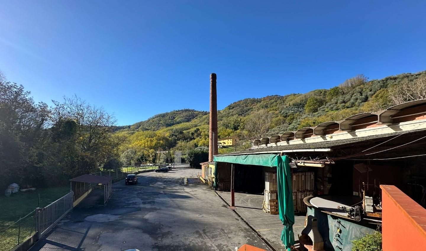 Capannone in vendita a Villa Basilica