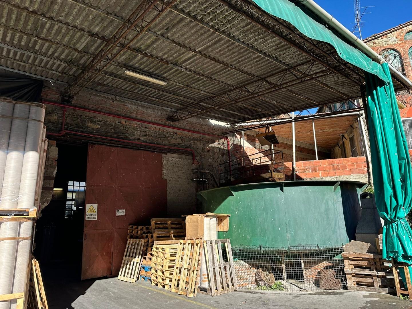 Capannone in vendita a Villa Basilica
