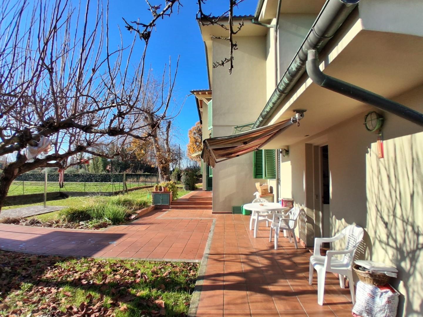 Villa con giardino, Capannori lunata