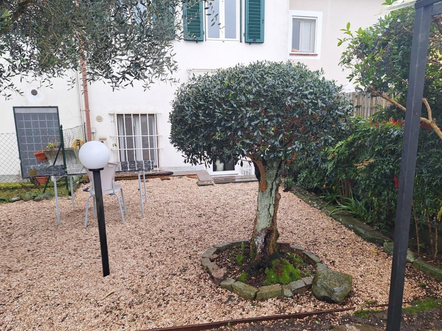 Casa indipendente con giardino, Capannori marlia