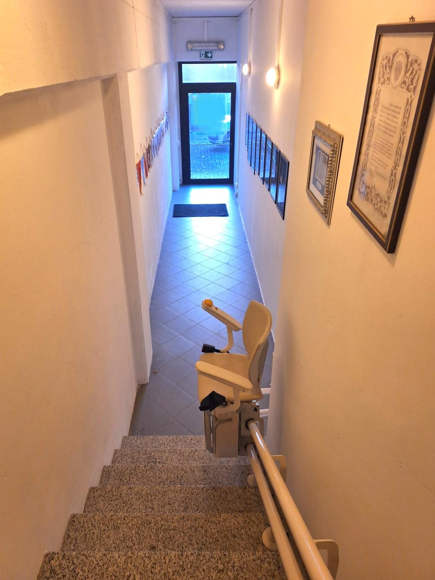 Locale commerciale in affitto, Lucca arancio