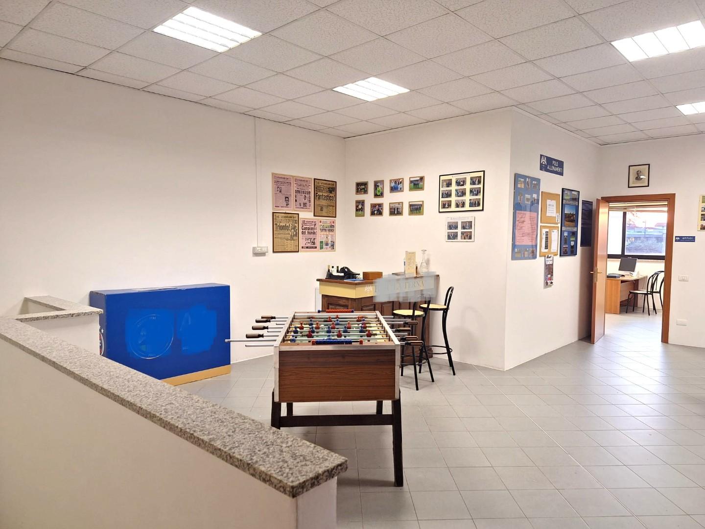 Locale commerciale in affitto, Lucca arancio