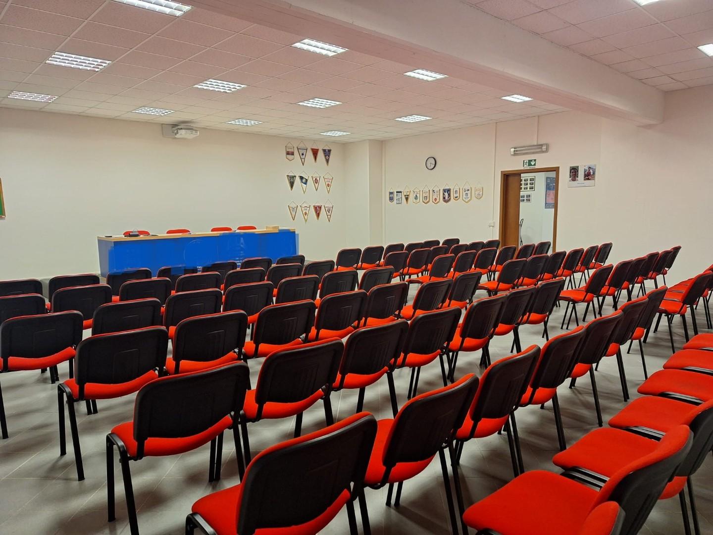 Locale commerciale in affitto, Lucca arancio