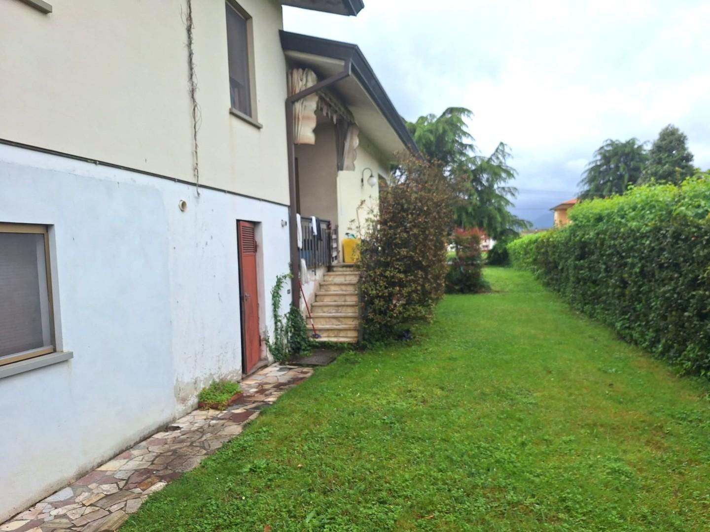 Villa con giardino, Capannori centro