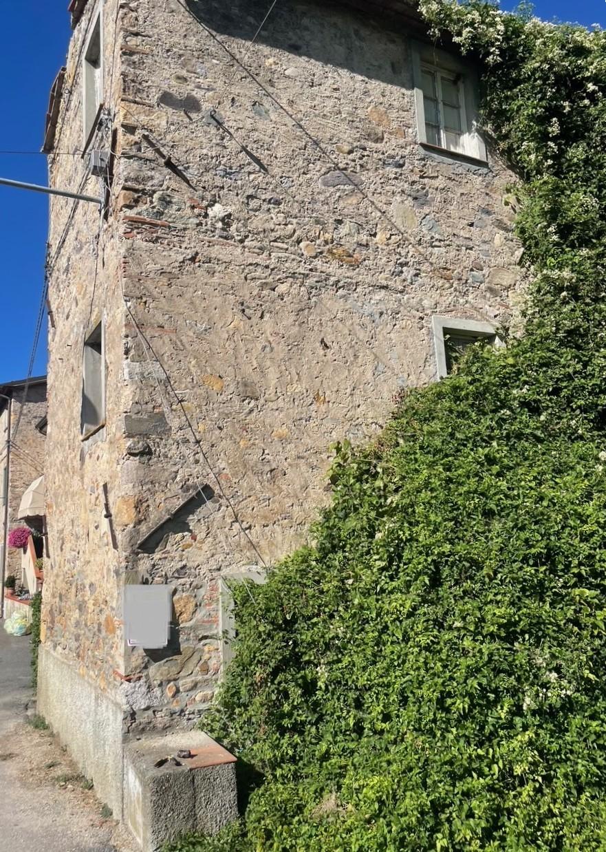 Casa indipendente con giardino, Capannori colle di compito