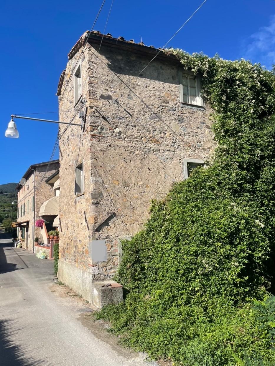 Casa indipendente con giardino, Capannori colle di compito