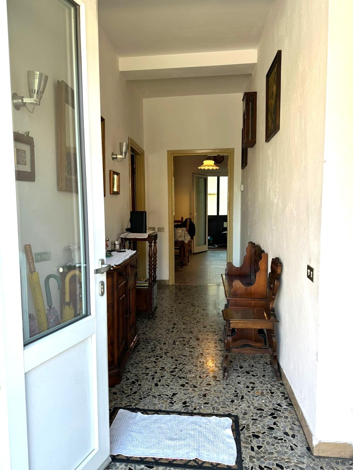 Casa indipendente con terrazzo, Capannori lunata